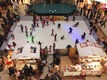 Lugner City - Indoor eisfrei eislaufen auf Kunststoffboden - ein Spaß für Kids und Eltern