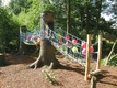 Kinder Spiel Garten und Spielplatz "Play Corner" in die Natur integriert
Natur Kindergarten Spielplatz in dem 2 Bäume als Träger für die Kinder Spiel Brücken ideal verwendet werden konnten.