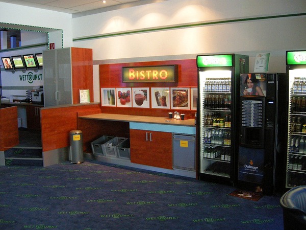 Slot Casino design and planning - a small snack for visitors
Slot Casino design and planning - integrated into the casino room is the small self-service snack bar and provides visitors with snacks, coffee and fruit juices.