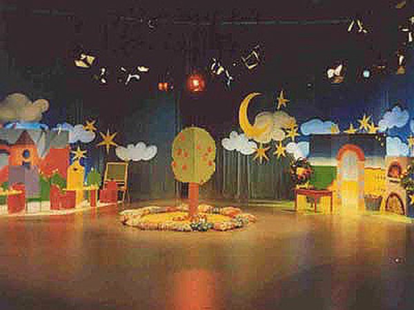 Stage Set for a TV-Show for Kids
Interior designer Milo created the stage set for a children’s musical, written and composed by Walter Muller.