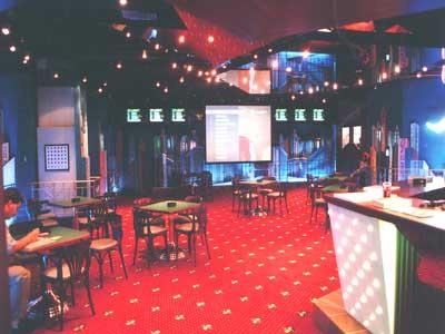 Casino Interior Design und Wettlokal Planung mit dem Thema Las Vegas
Casino und Wettlokal Interior Design Ausstattung - mit einer 3D Wandgestaltung mit dem Thema Las Vegas - zahlreiche Effekt-Licht Elemente ergeben eine tolle Lokalatmosph&auml;re.