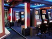 Design interior pentru Cazino cu coloane de lumina si multe efecte optice creata de jocurile de lumini.