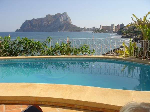 Mansion villa planning - a dream come true: a luxury villa design in the south of Spain
Mansion beach villa planning - deam house architecture and interior design - this panoramic view from the pool over the sea near Calpe is simply a dream that came true for a romantic and lover of southern Spain.