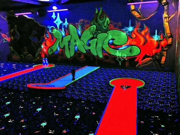 Adventure 3D mini golf  planning and equipment design
Indoor black light miniature golf adventure planning and design - adventure exciting mini-golf with fluorescent colors, decoration, lighting and ornamental projections - a new type of miniature golf will attract that many people ....
