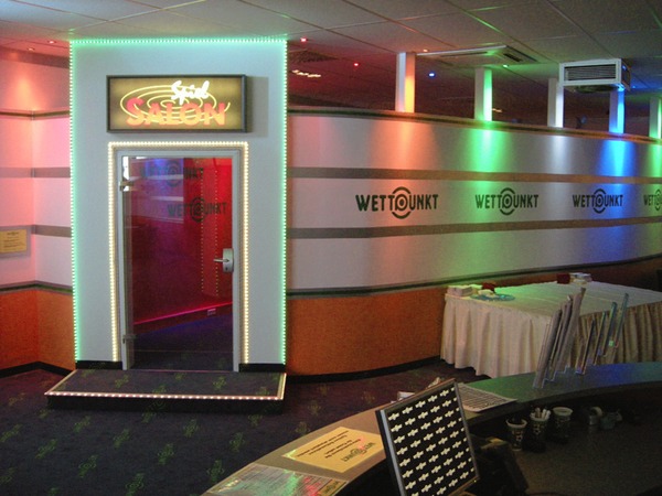 Design cazino – Zona cazino într-o sala de jocuri de pariuri
Design cazino si design interior cazino pentru un nou concept de cazino.