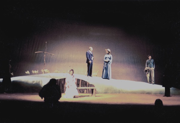 Etapa de proiectare pentru Henrik Ibsens Lady al Marii facute de Milo
Planificarea proiectare imagine scena si echipamente pentru piesa de teatru a lui Ibsen este un echipament multifunctional - chiar si un norvegian Skerry - ori de dealul din spatele casei - chiar gradina